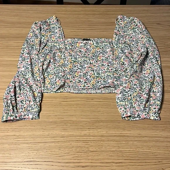 Lulus Women’s Crop Top. Large. Floral Pattern. - Picture 5 of 7